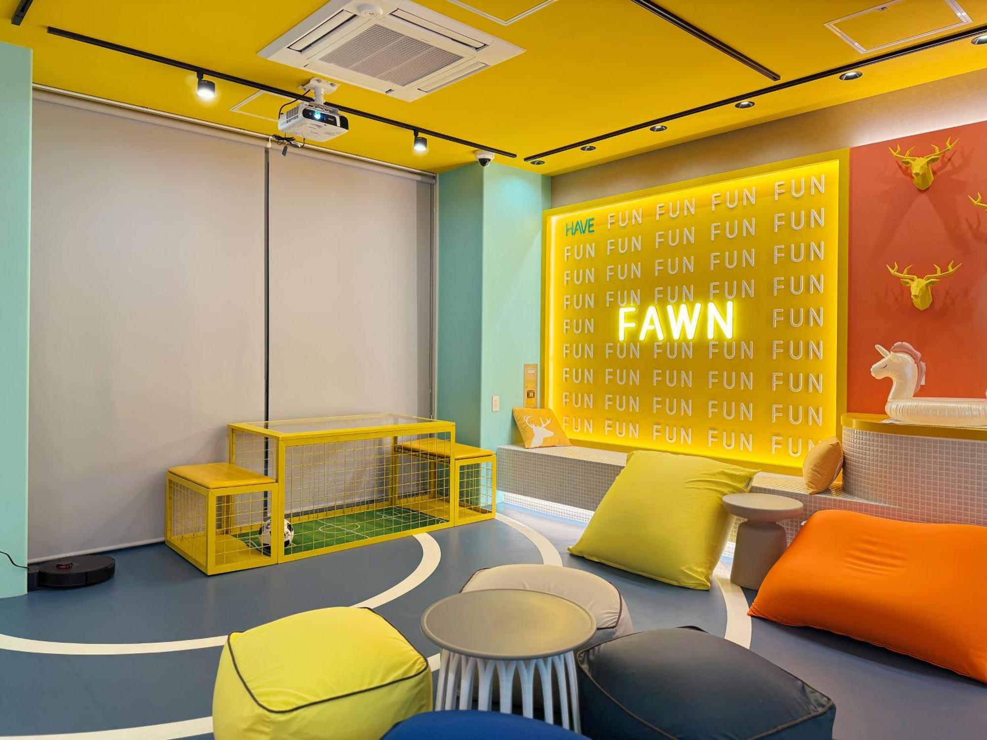 Fawn Hotel Осака Экстерьер фото